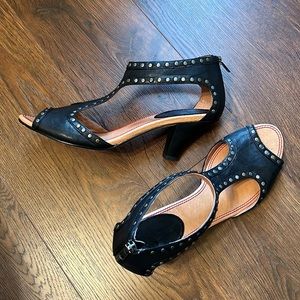 𝅺TRASK Scarlet Studded T Strap Sandal Peep Toe 10